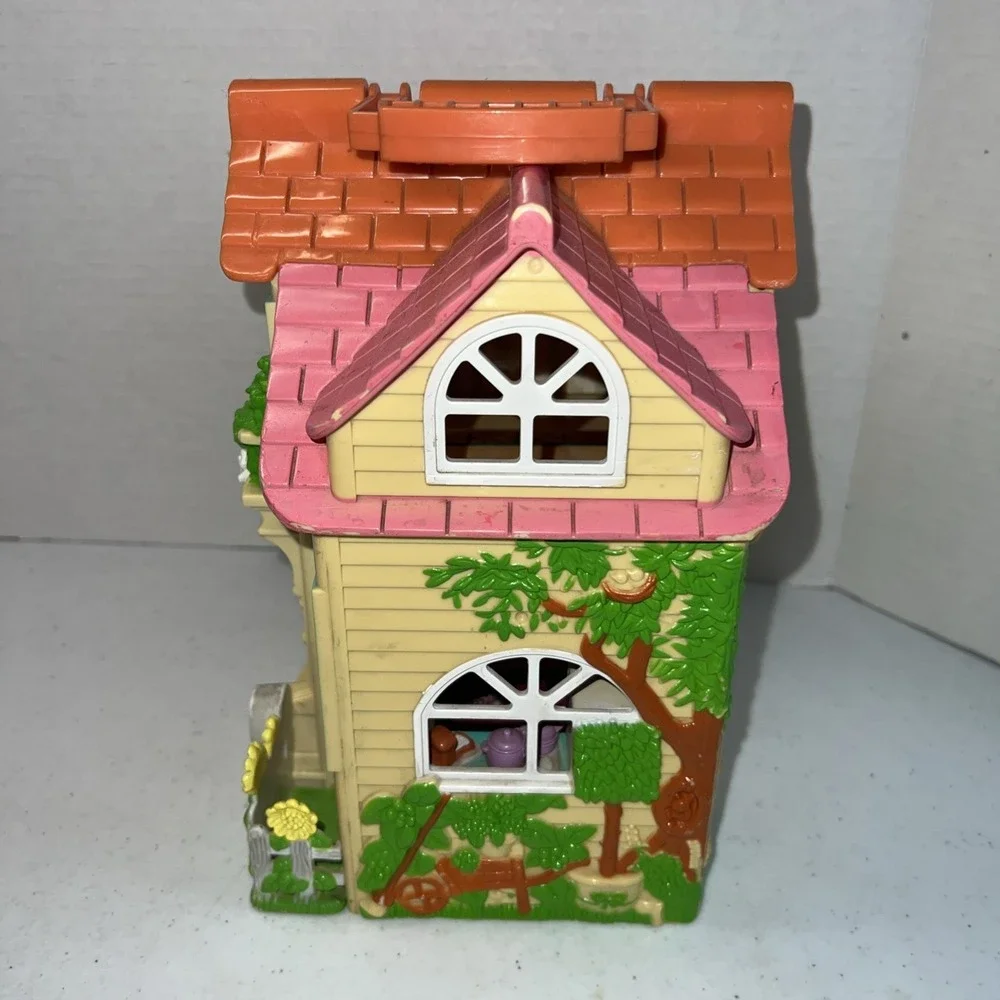 Vintage Fisher-Price Loving Family Sweet Streets Country Cottage Doll House 2000
